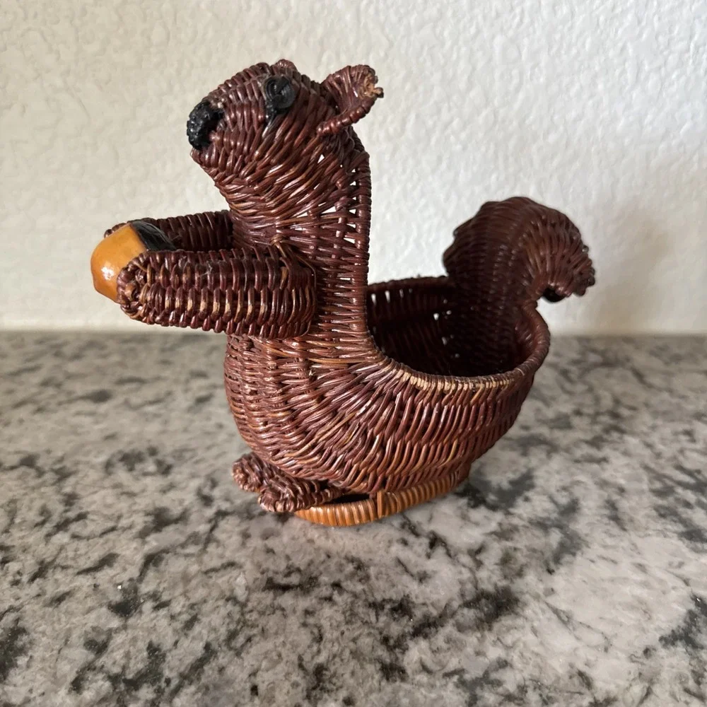 Vtg Wicker Squirrel & Acorn Basket Nut Candy Trinket Plant Cottagecore